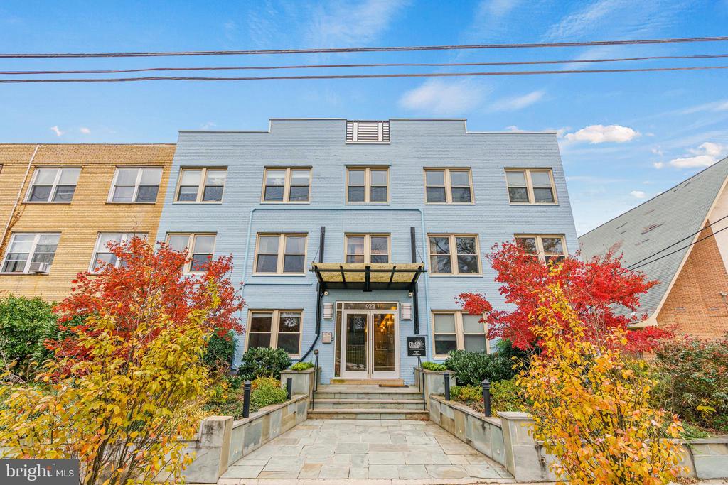 922 MADISON STREET NW Unit: 304