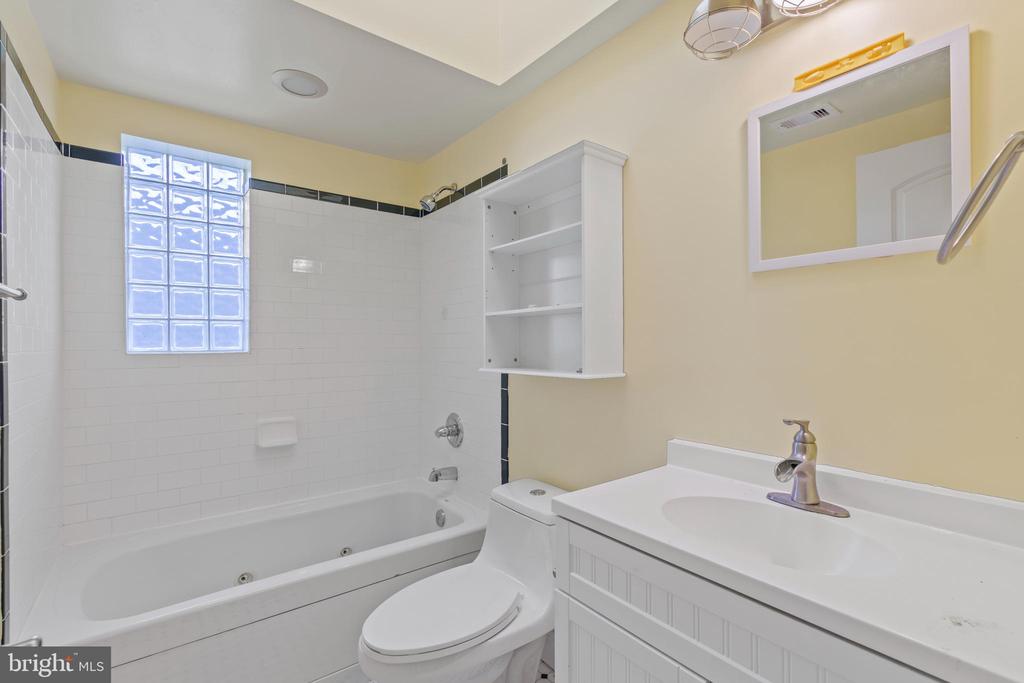 922 MADISON STREET NW Unit: 304