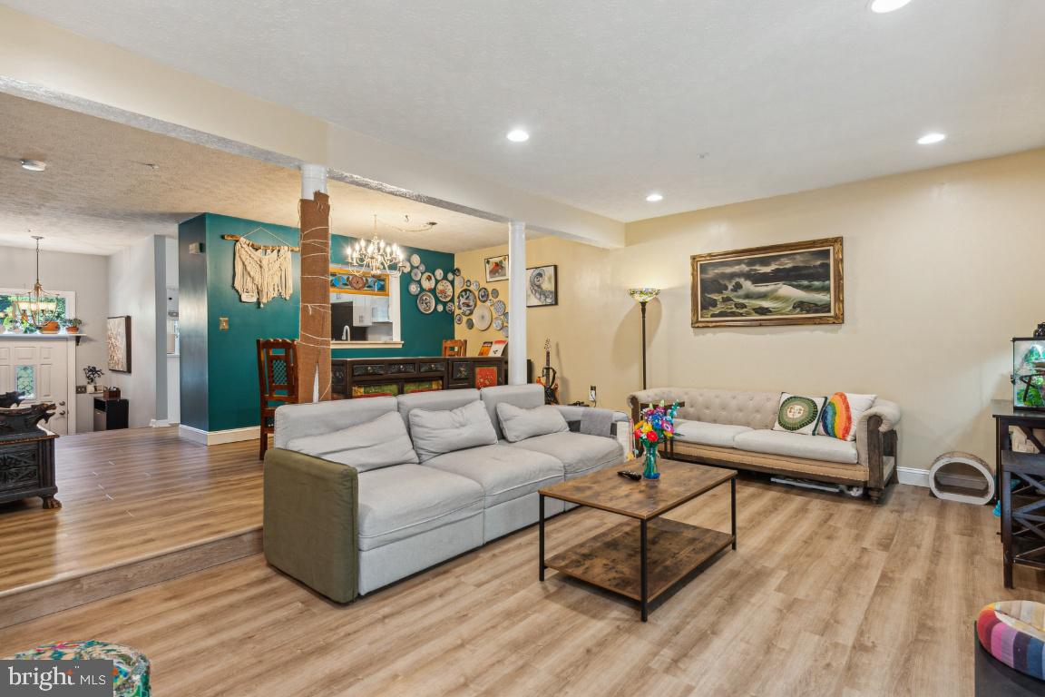 2550 WINDY OAK COURT