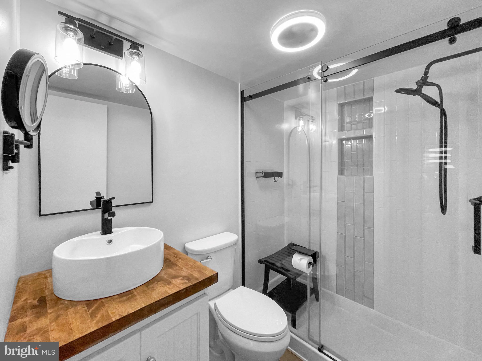 203-C Victor Pkwy #203c