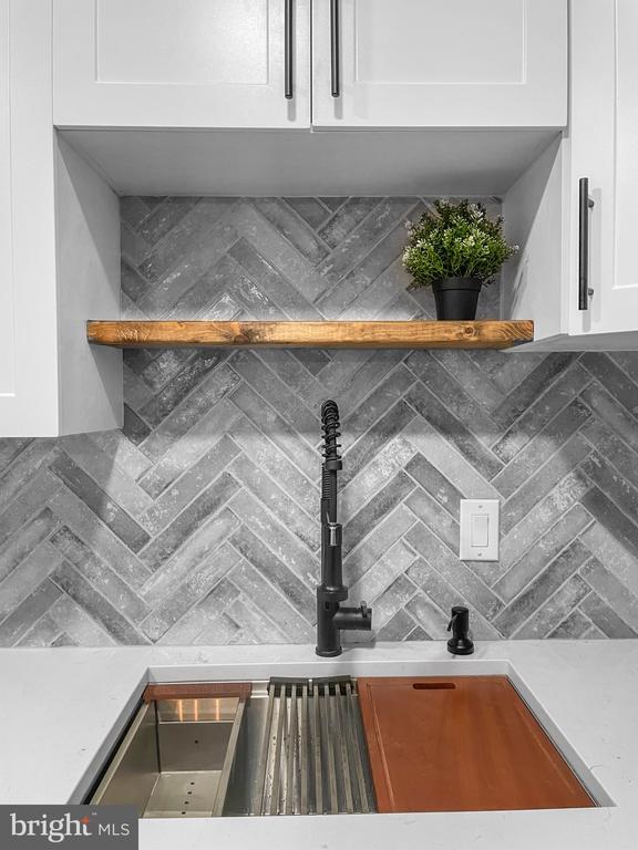 203-C Victor Pkwy #203c