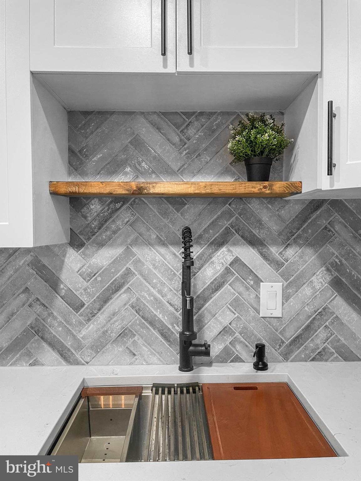 203-C Victor Pkwy #203c