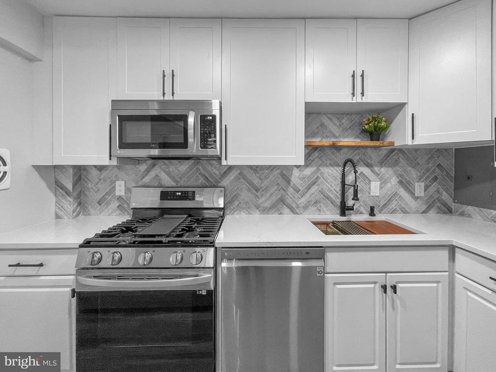 203-C Victor Pkwy #203c