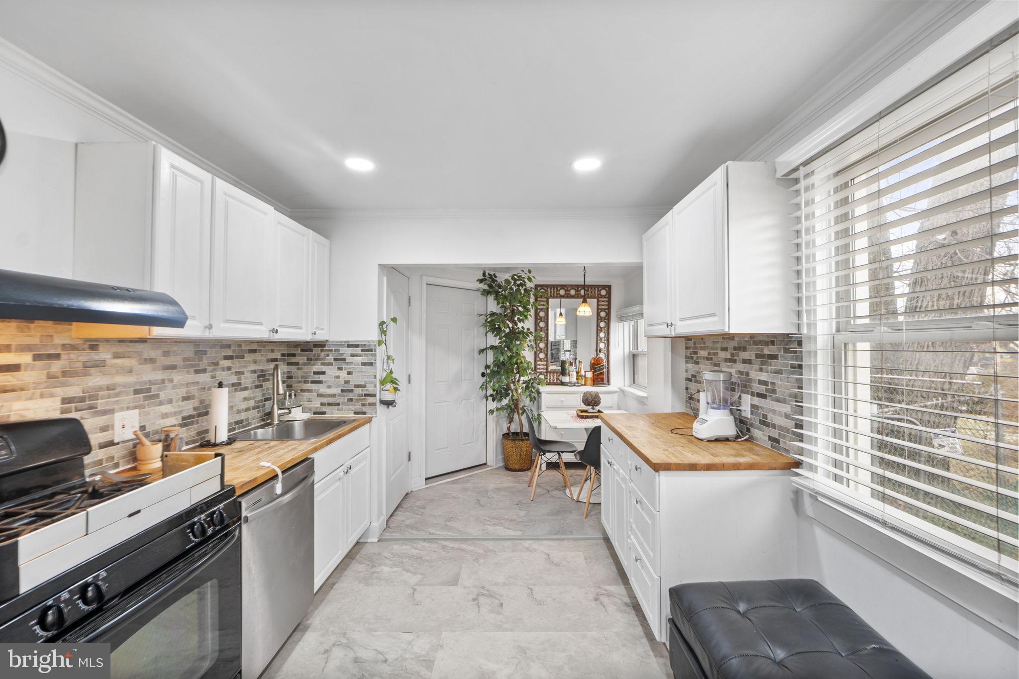 310 TOWNSEND AVENUE