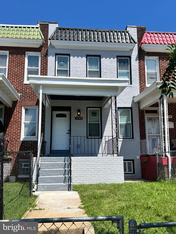 3706 Hayward Ave