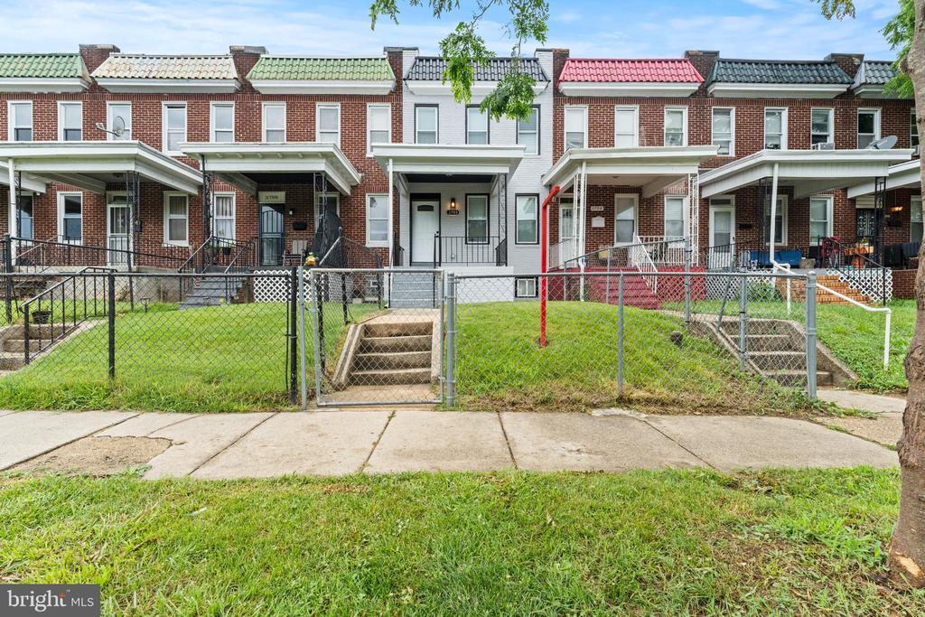 3706 Hayward Ave