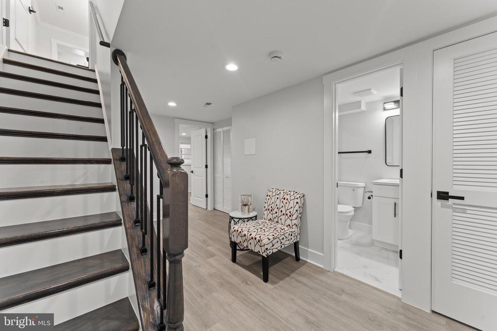 3706 Hayward Ave