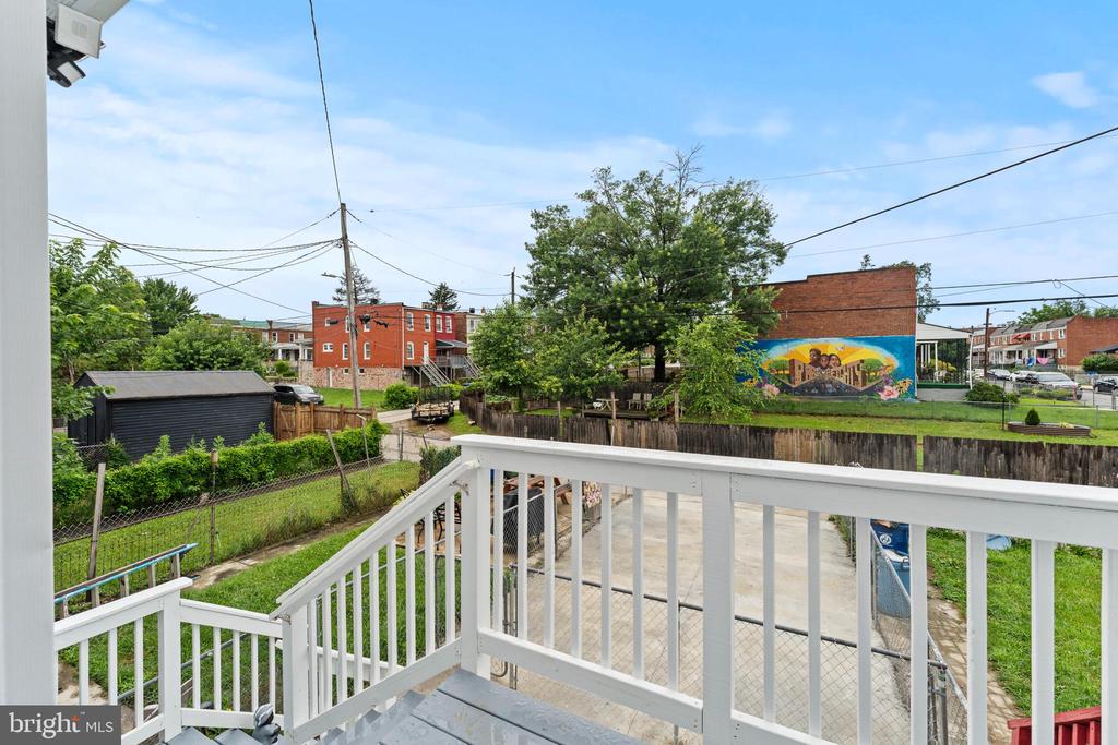 3706 Hayward Ave