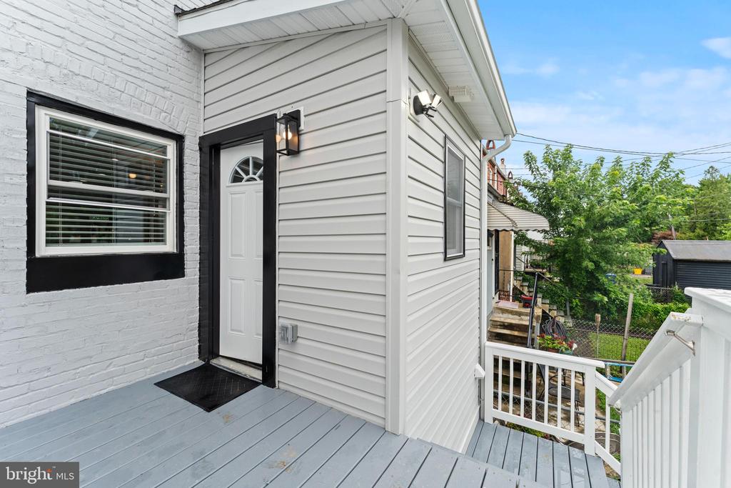 3706 Hayward Ave