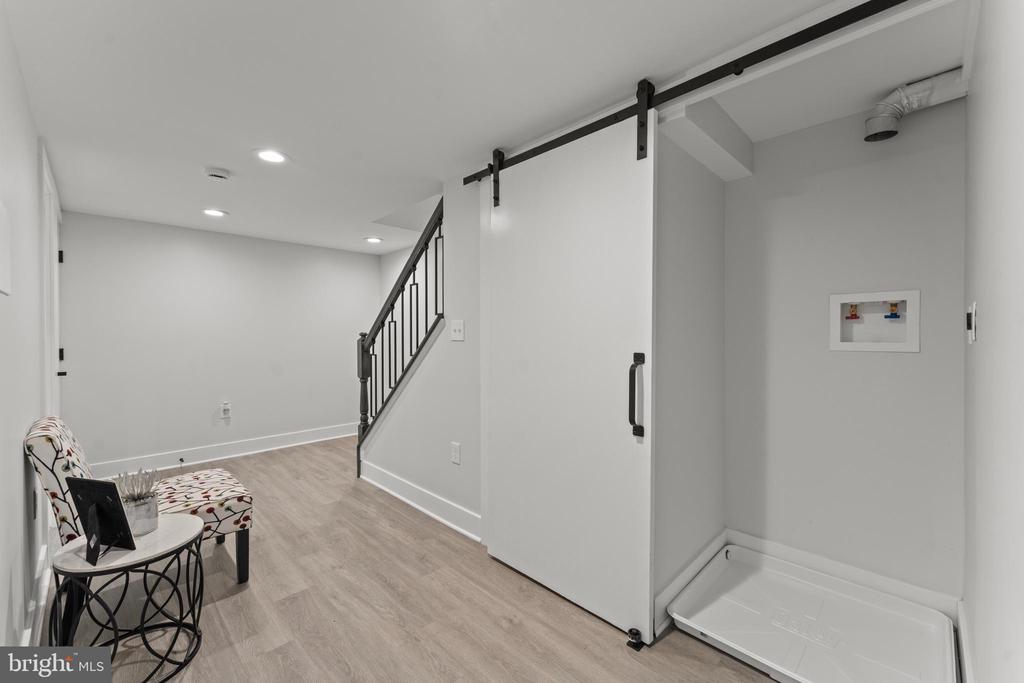 3706 Hayward Ave