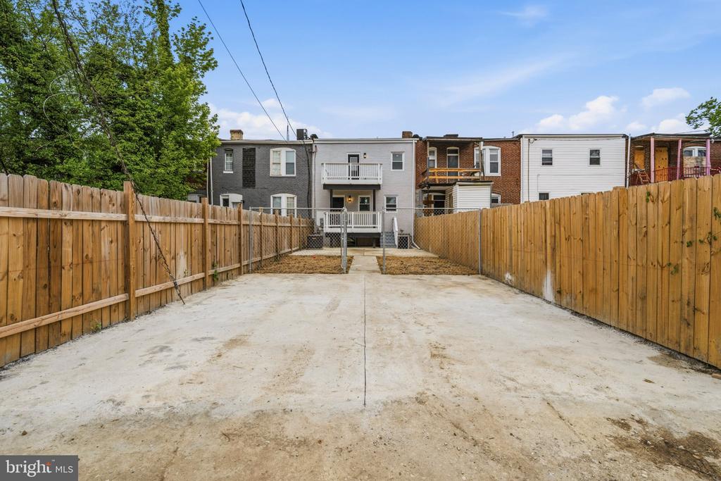 3709 SPAULDING AVENUE