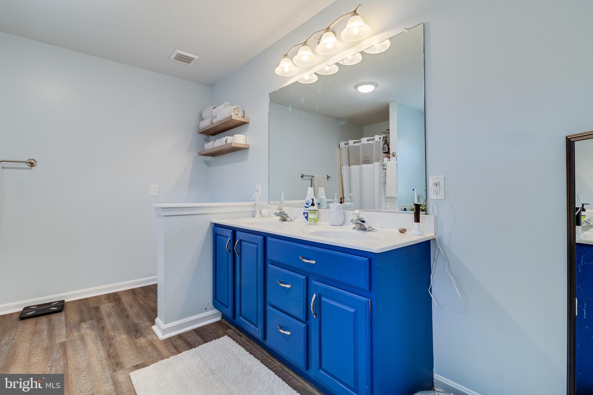 1030 KINGS CREEK DRIVE