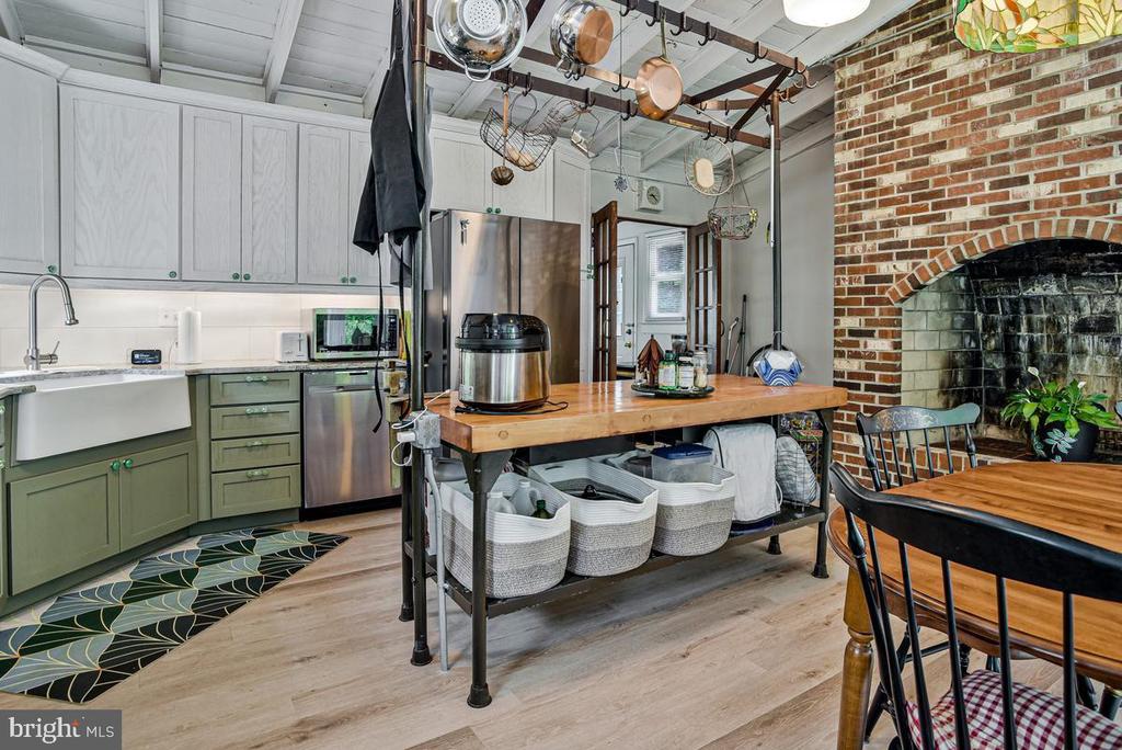 2551 REDBUD LANE