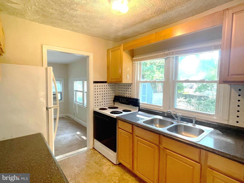 292 DRESSER AVENUE