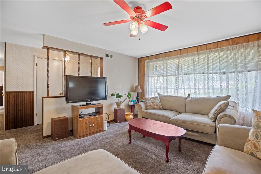 2701 PINEWOOD DRIVE