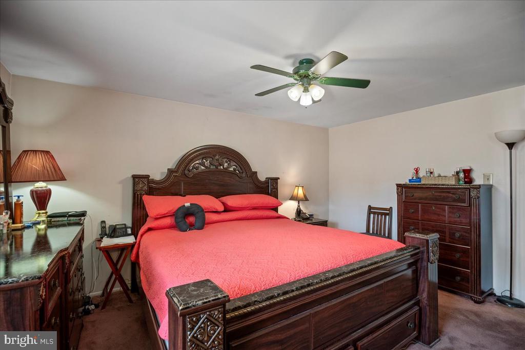2701 PINEWOOD DRIVE