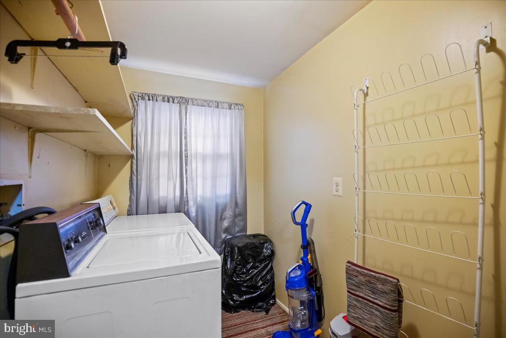 2701 PINEWOOD DRIVE