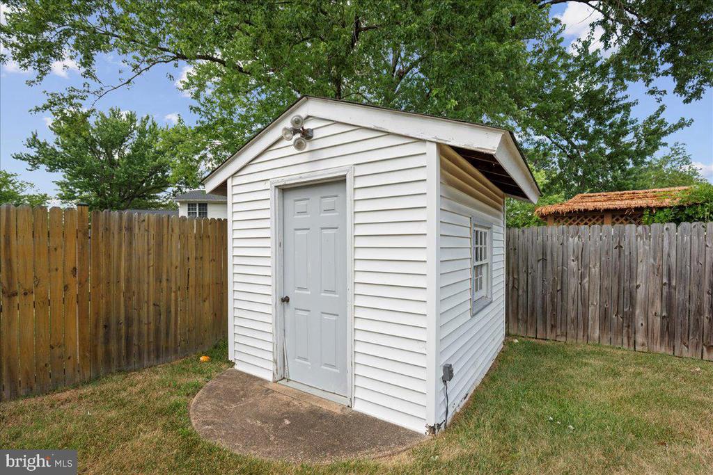 2701 PINEWOOD DRIVE