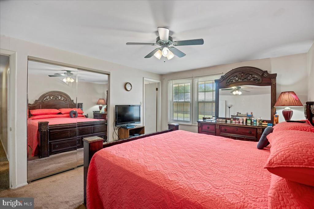 2701 PINEWOOD DRIVE