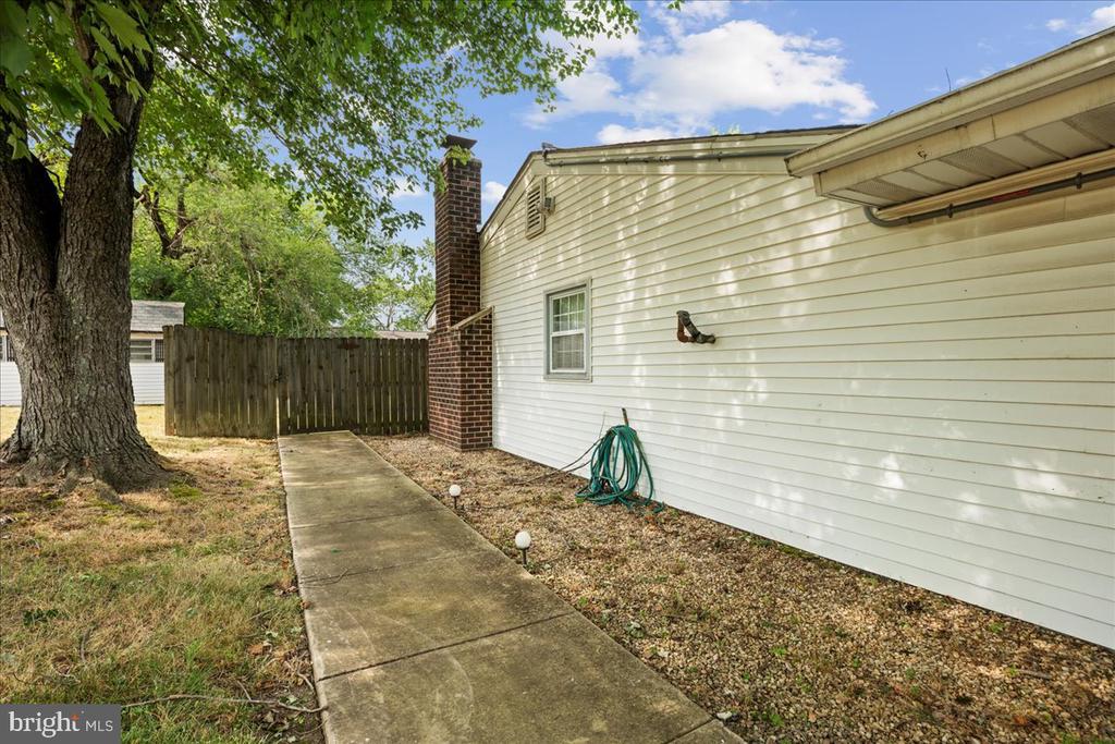 2701 PINEWOOD DRIVE