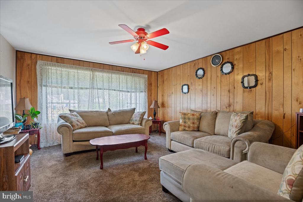 2701 PINEWOOD DRIVE