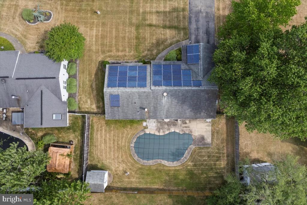 2701 PINEWOOD DRIVE