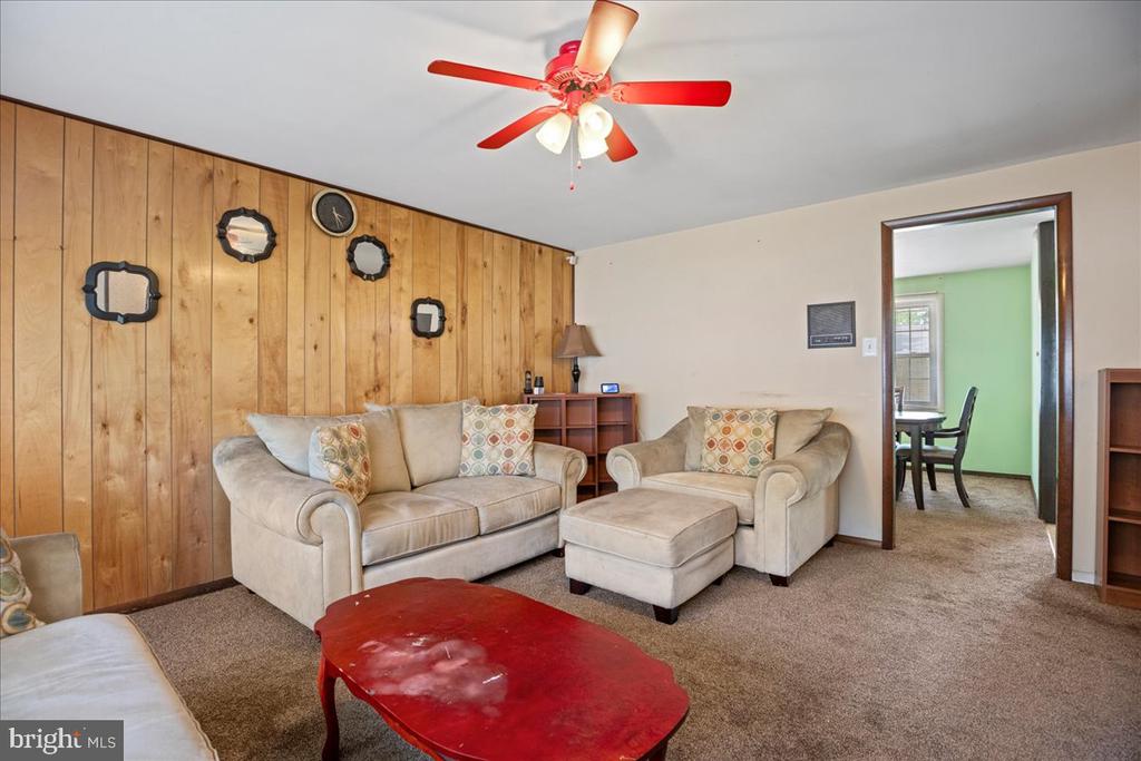 2701 PINEWOOD DRIVE