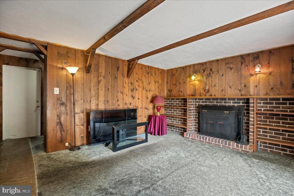 2701 PINEWOOD DRIVE