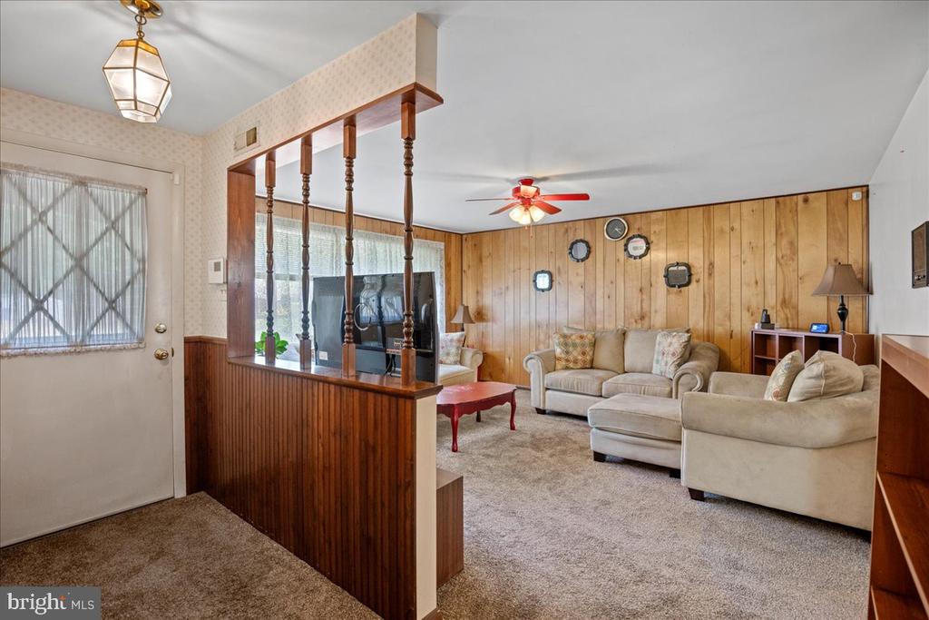 2701 PINEWOOD DRIVE