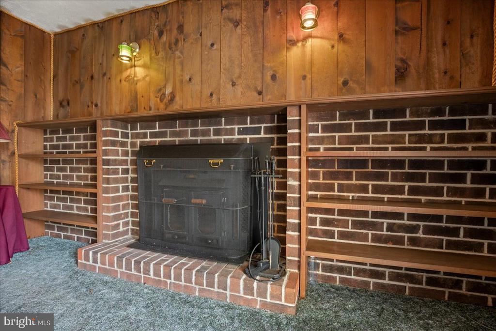 2701 PINEWOOD DRIVE