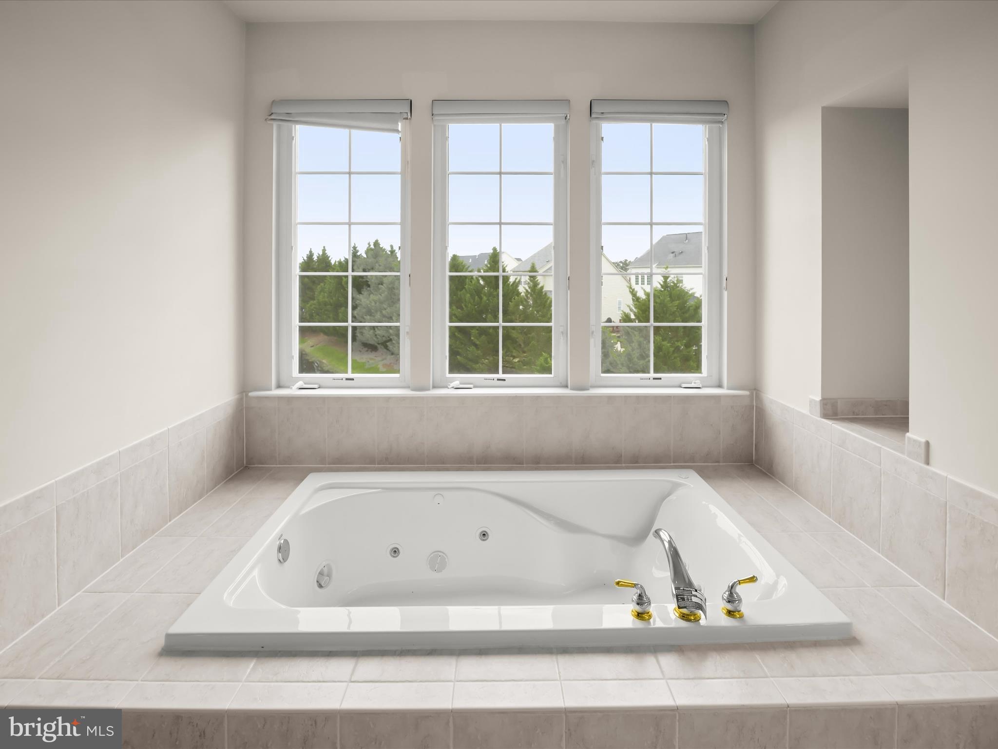 2074 DOWNSHIRE COURT