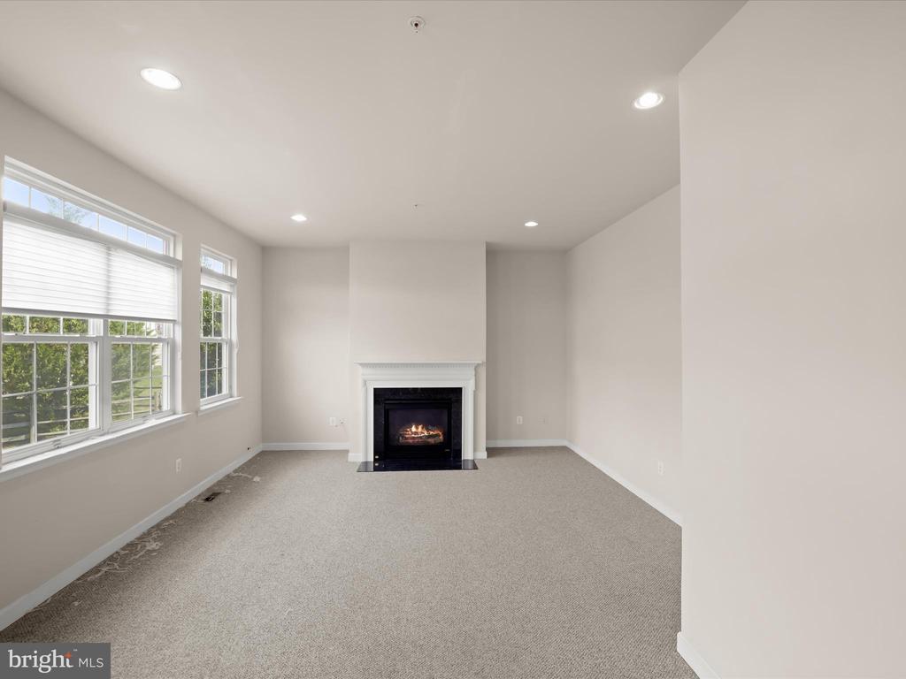 2074 DOWNSHIRE COURT