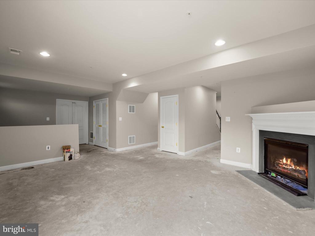 2074 DOWNSHIRE COURT
