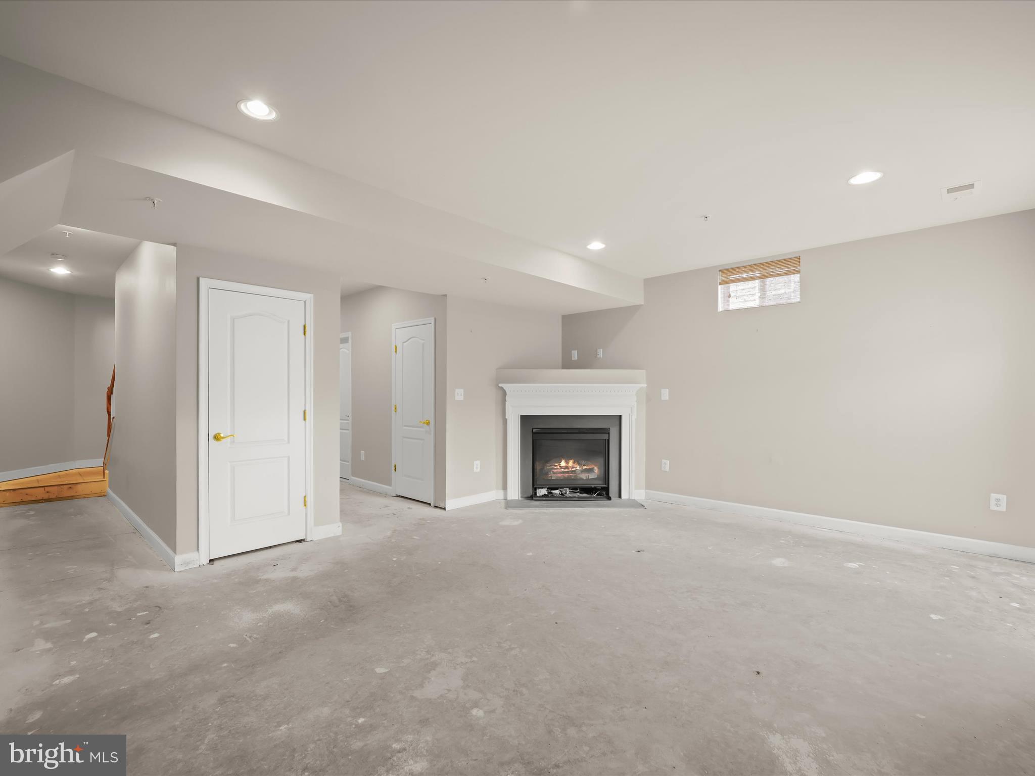 2074 DOWNSHIRE COURT