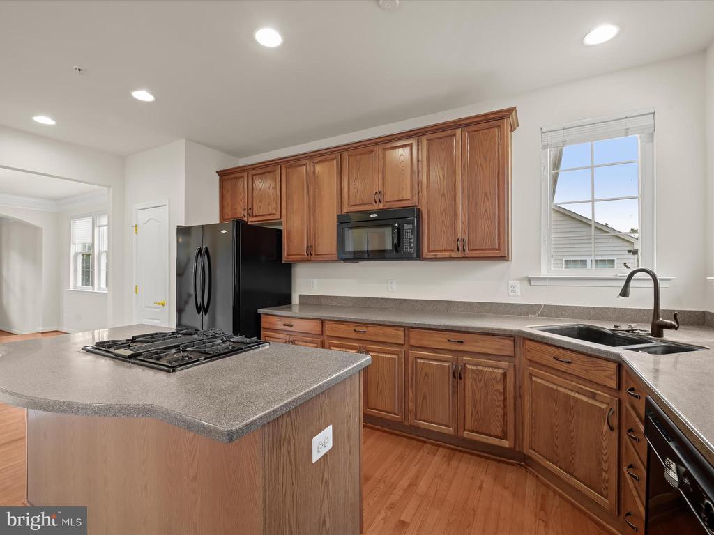 2074 DOWNSHIRE COURT