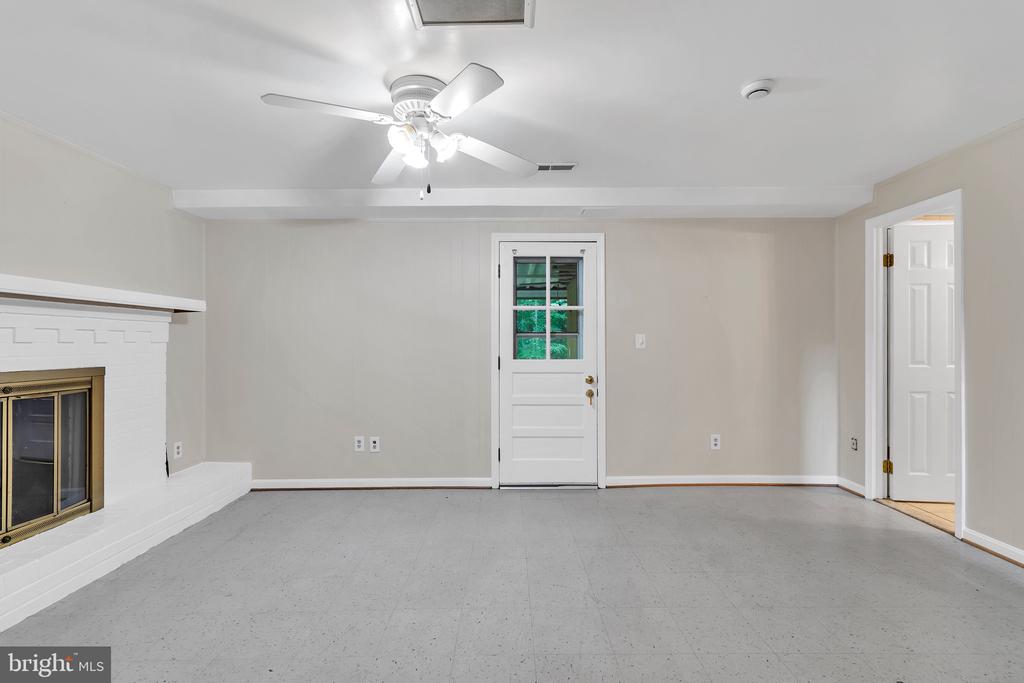 7906 Wicker Ln