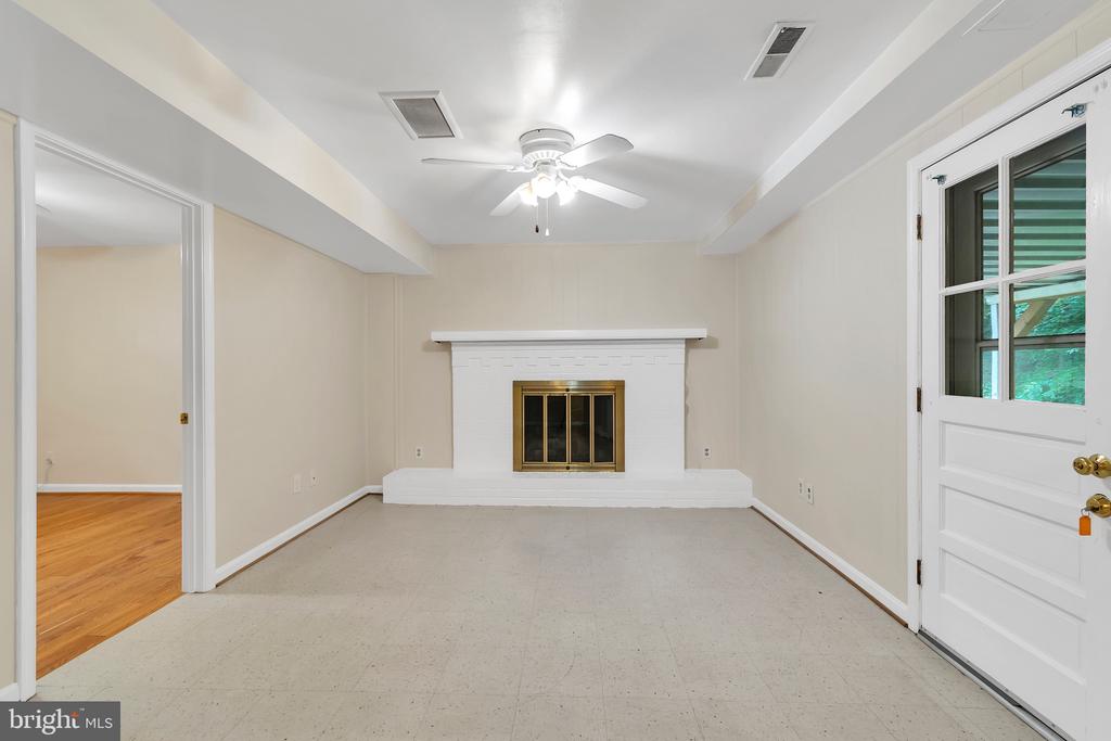 7906 Wicker Ln