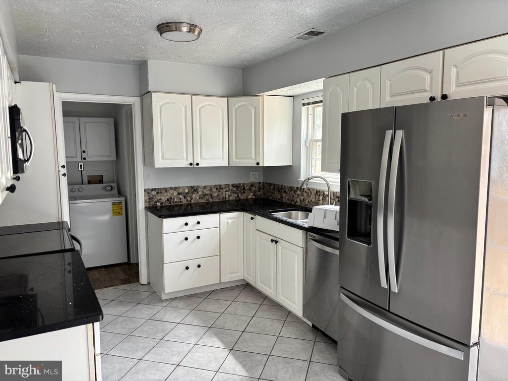4112 BROADBILL DR