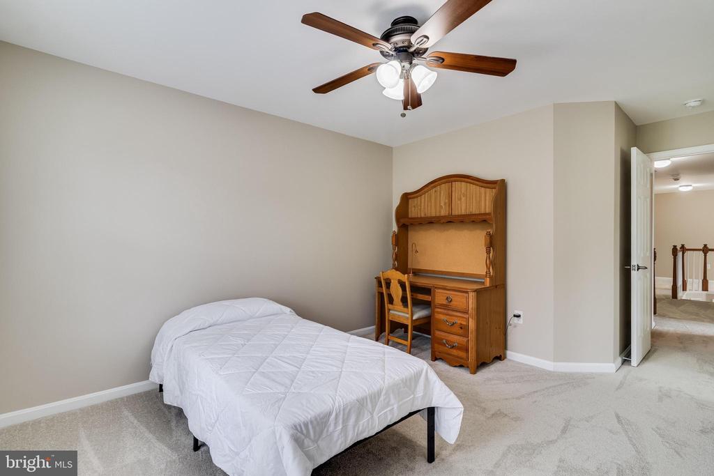 6422 HARD BARGAIN CIRCLE
