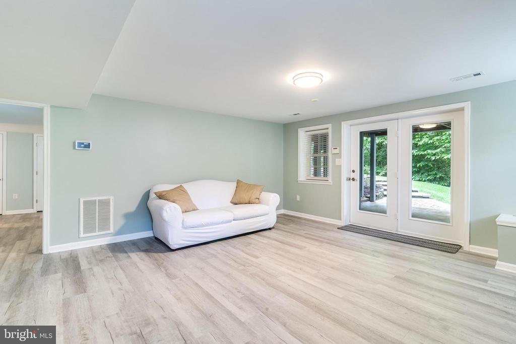 6422 HARD BARGAIN CIRCLE