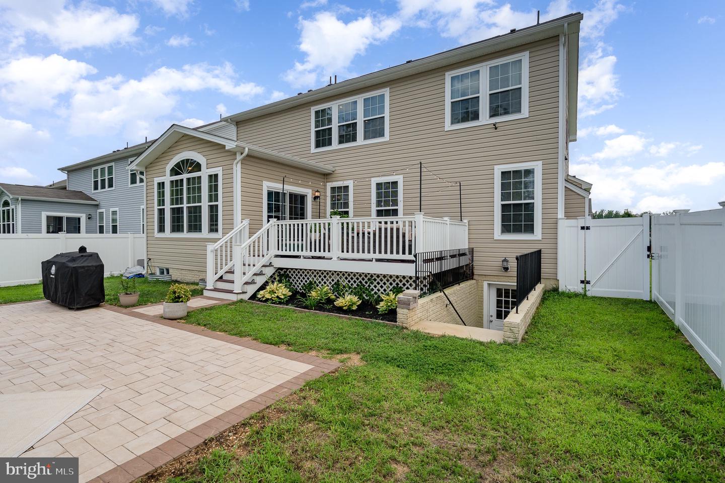5452 Dundee Ln