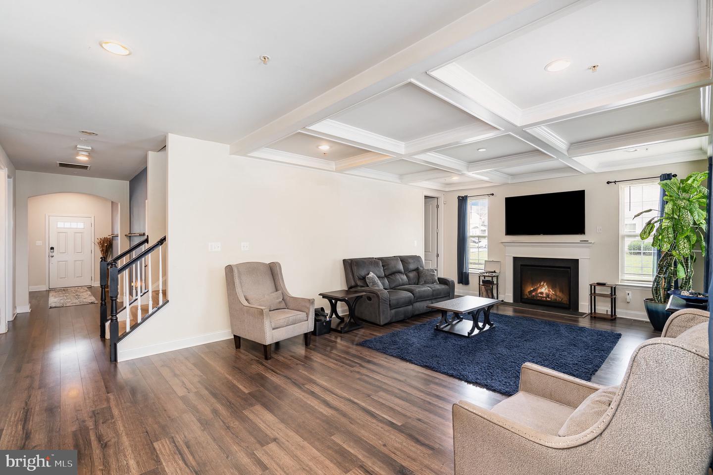 5452 Dundee Ln