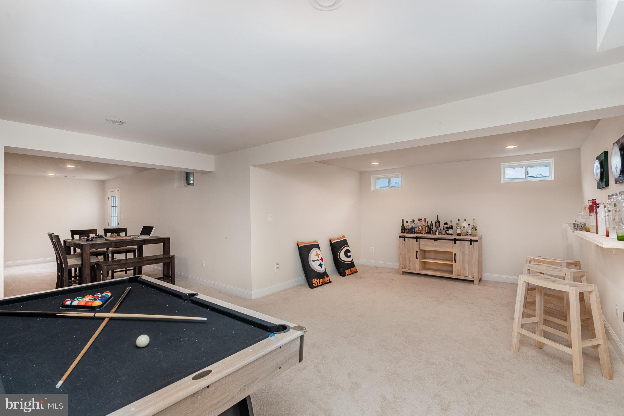 5452 Dundee Ln