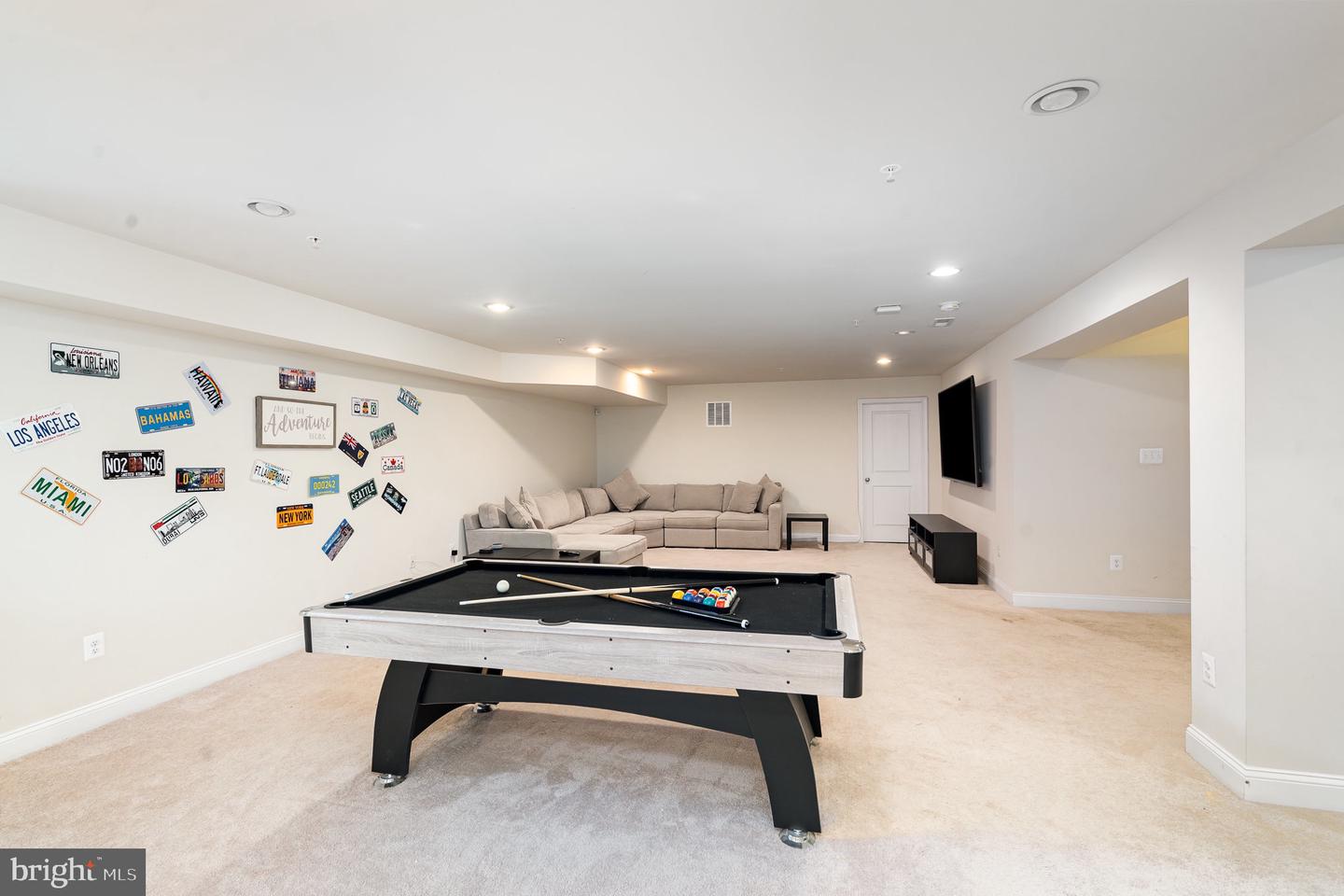 5452 Dundee Ln