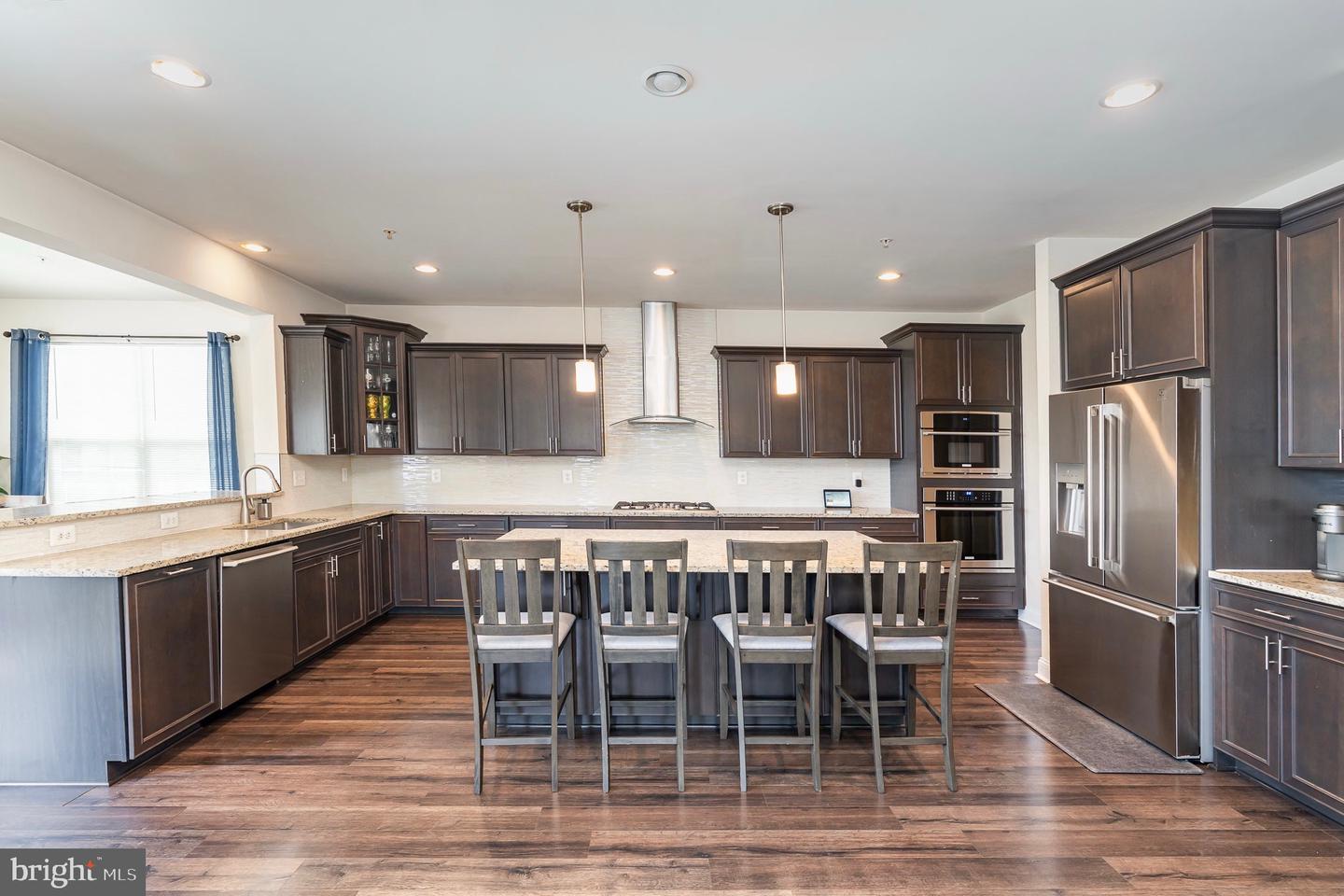5452 Dundee Ln