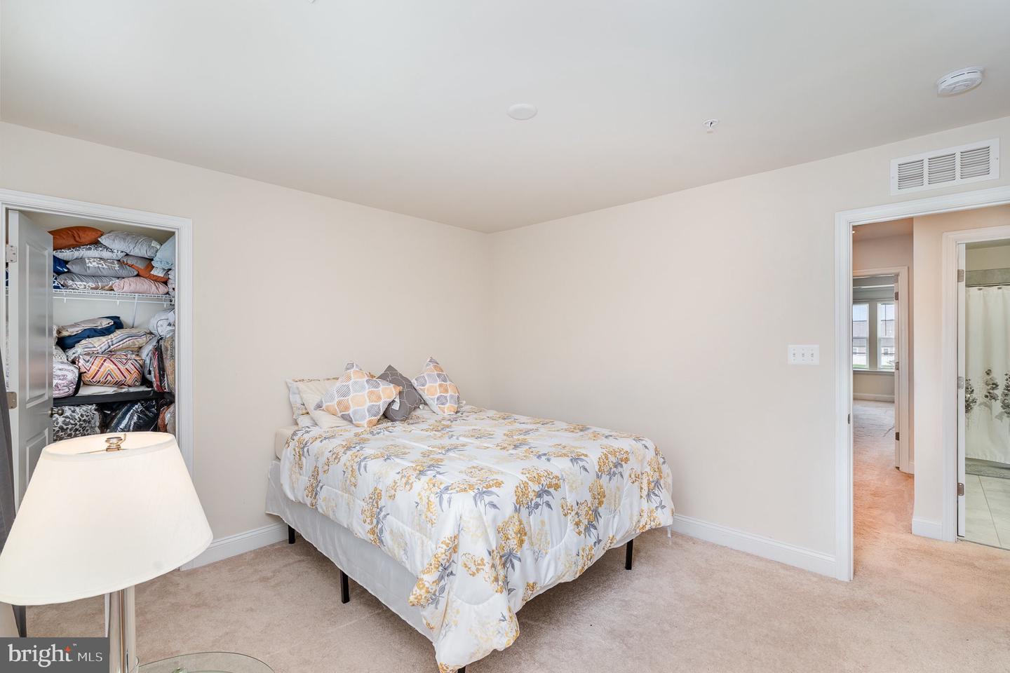 5452 Dundee Ln