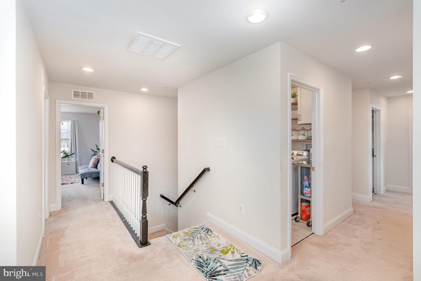 5452 Dundee Ln