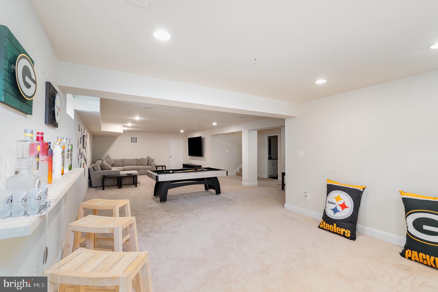 5452 Dundee Ln