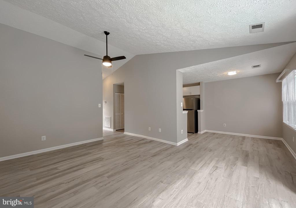 2287 VINE HILL COURT