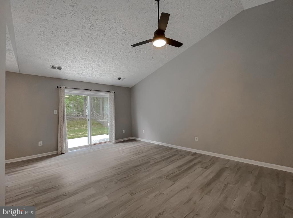 2287 VINE HILL COURT